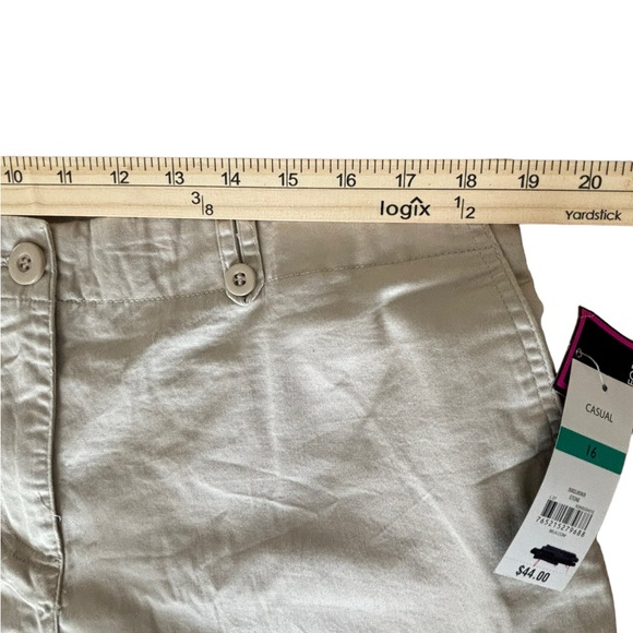 NWT KIM ROGERS KHAKI COMFORT CASUAL CAPRI PANTS. SZ 16 BELT LOOPS AND ZIPPER - Picture 8 of 10